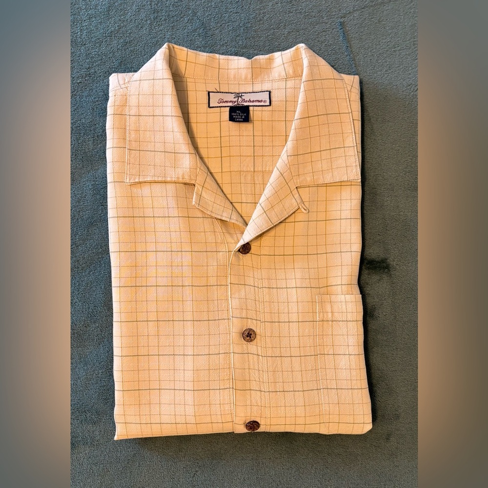 Tommy Bahama S/S, 100% Silk Camp Shirt,    Size: XL. (5060)